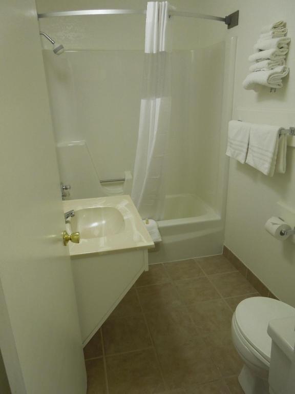 Days Inn Ривертон Номер фото